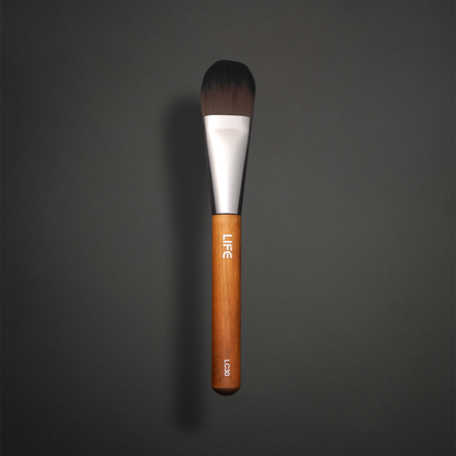 LC30 Edged Eye Foundation Brush